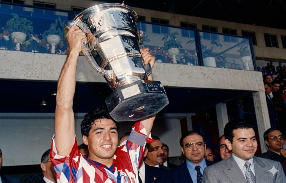 Hicham Dmiai soulève la Coupe du Trône avec le Kawkab Marrakech